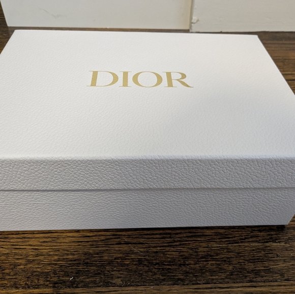 White Dior Gift Box with tissue, ribbon and envelope - Picture 7 of 9